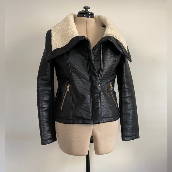 Shearling style  vegan leather jacket - Picture 5 of 9